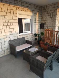 Apartment in Lopar with sea view, terrace, air conditioning, Wi-Fi (4618-4) 