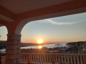 Apartment in Lopar with sea view, terrace, air conditioning, Wi-Fi (4618-4) 