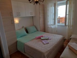 Apartment in Lopar with sea view, terrace, air conditioning, Wi-Fi (4618-4) 