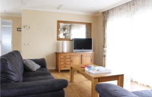 Awesome Home In Sint-Annaland With Wifi