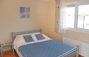 Awesome Home In Sint-Annaland With Wifi