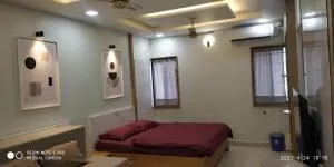 A luxury suit with a Balcony - Hubli