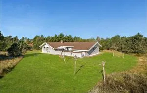 Awesome Home In Blåvand With Kitchen - Ho