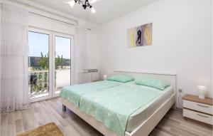 1 Bedroom Amazing Apartment In Kampor