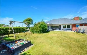 Three-Bedroom Holiday Home In Bredebro - Bredebro