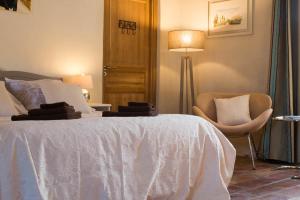 B&B / Chambres d'hotes Mas de la Rivoire B&B : Appartement 2 Chambres avec Balcon et Terrasse