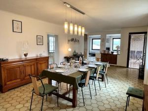 Villas Superbe Mas en Pierre, Piscine, Boulodrome, 14 pers : photos des chambres