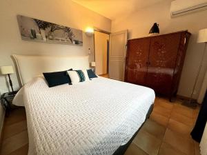 Villas Superbe Mas en Pierre, Piscine, Boulodrome, 14 pers : photos des chambres