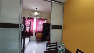 Nicely furnished with pool at Serdang Raya