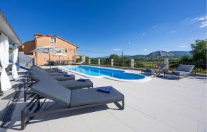 Beautiful Home In Sinj