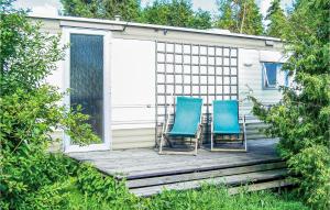 2 Bedroom Nice Stacaravan In Darlowo