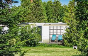 2 Bedroom Nice Stacaravan In Darlowo