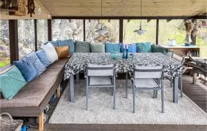 4 Bedroom Stunning Home In Melandsjø - Sistranda