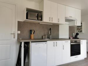 Appartements Crevette rose a 100m de la plage de sable de Surtainville : photos des chambres