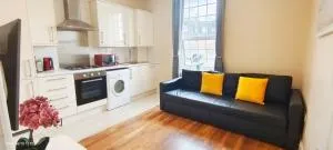 Rose 4 at Hammersmith - Shephers Bush