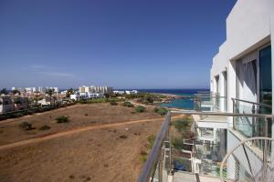 Seafront Stylish Apt, Protaras