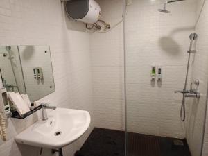 Hotel Rishiraj, Nagaon