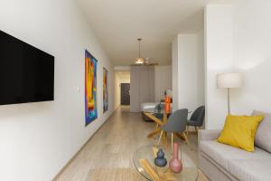 Vivienne by halu!, Apartment in the center