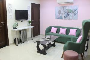 Modern Jacuzzi Spa Tub 1BHK Suite South Delhi (3)