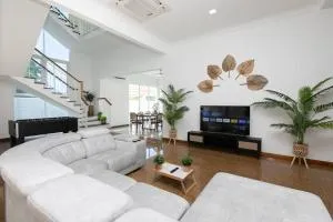Tanjung Bungah 5BR Villa w pool 20pax - 丹绒武雅