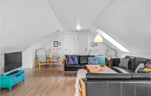Nice Home In Glesborg With Sauna