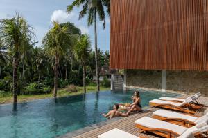 Unagi Wooden Villas by Emana