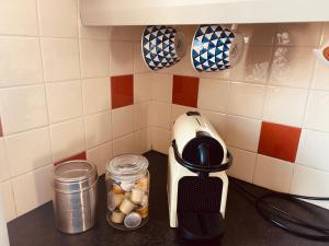 Cosy 3 bedroom townhouse with wood pellet stove!