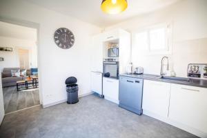 Appartements COSYFAMILY 1er etage Piscine -WIFI- NEUF-FAMILLE -15MIN PLAGE - TOP PROS SERVICESConciergerie : photos des chambres