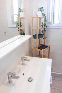 Appartements COSYFAMILY 1er etage Piscine -WIFI- NEUF-FAMILLE -15MIN PLAGE - TOP PROS SERVICESConciergerie : photos des chambres