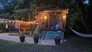 Sejours chez l'habitant Git'an Perigord Roulotte bella : photos des chambres