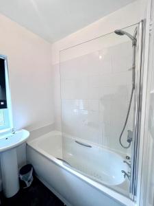 Large 3 bedroom flat