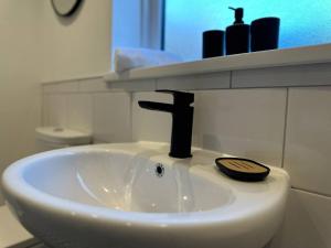 Comfortable stay at 3 BR home, prime location