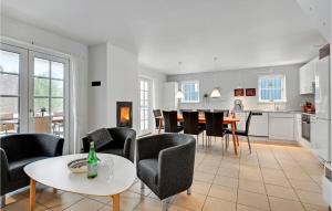 Nice Home In Gjern With Wifi