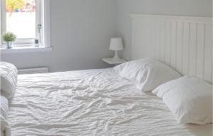 Cozy Home In Sysslebäck With Kitchen