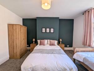 Enjoy a spacious 3 BR w your family and friends