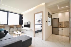 The KLEKO Project by halu! Next to Venizelou metro station