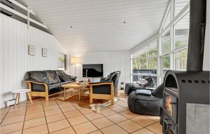 Stunning Home In Ebeltoft With Kitchen