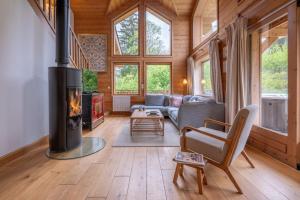 Chalet Les Granges - 4 Bedrooms with Jacuzzi and BBQ - By Cozee Rentals