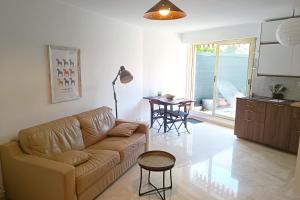 Refurbished apartment with terrace and garden