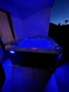 New luxury air-conditioned apartment, with jacuzzi, free parking and gardens