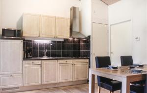 Gorgeous Home In Vledder With Wifi