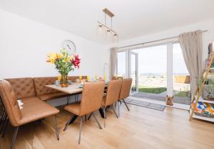 Aurora House Hot Tub & Sea View