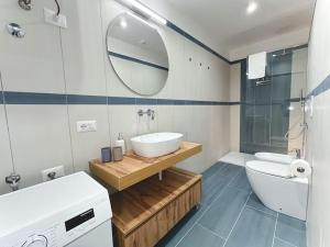 6 Namore, Nel cuore di Napoli