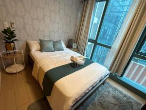 BGC One Uptown Suite by Christine Suites PH