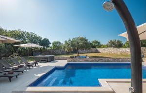 Nice Home In Galizana 