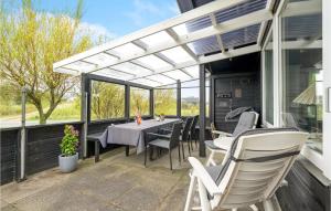 Two-Bedroom Holiday Home With A Fireplace In Rømø