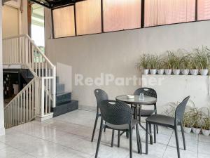 D Palma Near Lokananta Manahan Mitra RedDoorz