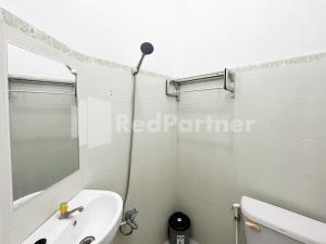 D Palma Near Lokananta Manahan Mitra RedDoorz