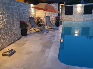 Maisons de vacances Maison charmante a Montfermier avec piscine privee : photos des chambres