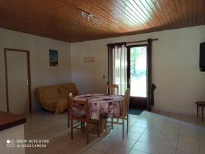 Maisons de vacances Gite Coquelicot cadre idyllique au calme : photos des chambres